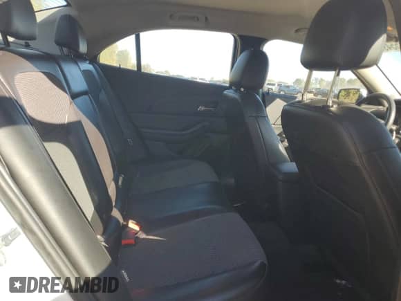 2016 Chevrolet Malibu LT z VIN 1G11C5SAXGF146484, wystawiony jako Copart lot #85549635 z przebiegiem 162 689 mil mil oraz Czysty tytuł • Clean title. Historia ofert i sprzedaży dostępna na DreamBid. Obrazek 10.