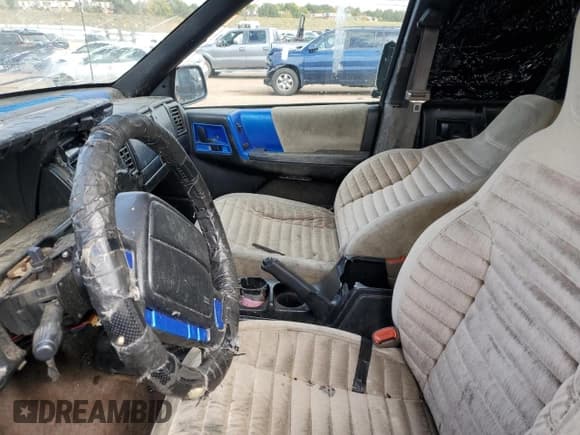 ✅ 1994 Jeep Grand Cherokee Laredo • VIN: 1J4GZ58S5RC351922 • Lot: 86131305. Listed on Copart with 200,941 mi. Free auction sales archive from the USA and detailed vehicle history report at DreamBid. Image 7.