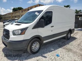 ✅ 2017 Ford Transit Cargo • VIN: 1FTYE1CM3HKA56393 • Lot: 64015495. Wystawiony na Copart z przebiegiem 104 371 mil. Bezpłatny archiwum sprzedaży aukcyjnych z USA i szczegółowy raport historii pojazdu na DreamBid. Zdjęcie 1.