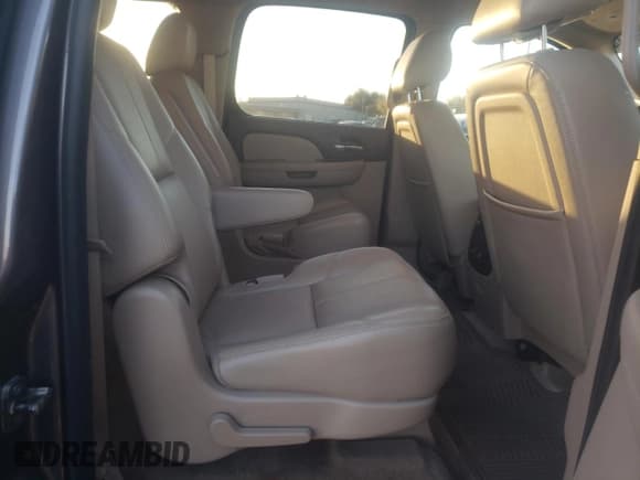 ✅ 2014 Chevrolet Suburban LT • VIN: 1GNSKJE70ER155835 • Lot: 79554444. Wystawiony na Copart z przebiegiem 116 222 mil. Bezpłatny archiwum sprzedaży aukcyjnych z USA i szczegółowy raport historii pojazdu na DreamBid. Zdjęcie 11.