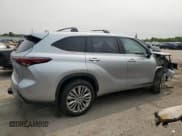 ✅ 2024 Toyota Highlander Hybrid Platinum • VIN: 5TDEBRCH5RS640799 • Lot: 59000545. Wystawiony na Copart z przebiegiem 2 653 mil. Bezpłatny archiwum sprzedaży aukcyjnych z USA i szczegółowy raport historii pojazdu na DreamBid. Zdjęcie 3.