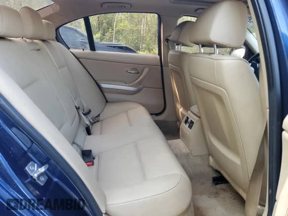 2011 BMW 3 Series z VIN WBAPG7G55BNN18564, wystawiony jako Copart lot #67601595 z przebiegiem 219 936 mil mil oraz Szkoda całkowita • Salvage title. Historia ofert i sprzedaży dostępna na DreamBid. Obrazek 10.