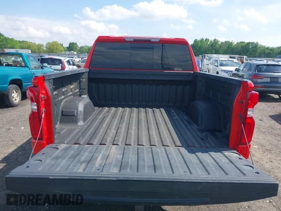 ✅ 2021 Chevrolet Silverado 1500 RST • VIN: 3GCUYEET3MG176410 • Лот: 42119458. Опубликован ранее на IAAI с пробегом 106 132 миль. Бесплатный доступ к архиву аукционных продаж из США и подробный отчёт об истории автомобиля на DreamBid. Изображение 18.