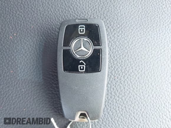 ✅ 2024 Mercedes-Benz Sprinter Cargo • VIN: W1Y4NCHY9RT181069 • Lot: 42072697. Wystawiony na IAAI z przebiegiem 26 861 mil. Bezpłatny archiwum sprzedaży aukcyjnych z USA i szczegółowy raport historii pojazdu na DreamBid. Zdjęcie 11.