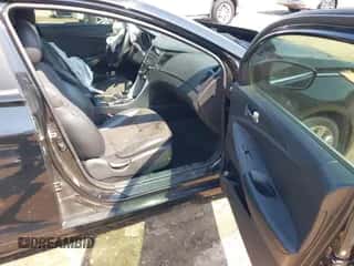 2013 Hyundai Sonata SE with VIN 5NPEC4AB5DH531028, listed as a IAAI auction lot 43247043 with 188,338 mi miles and . Bid and sale history available at DreamBid. Image 5.