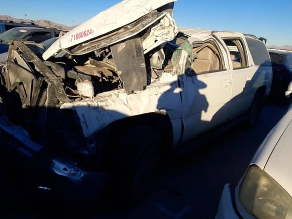 2005 Chevrolet Suburban LT z VIN 3GNEC16Z35G233549, wystawiony jako Copart lot #71860624 z przebiegiem Nie podano mil oraz Nie do naprawy • Non repairable. Historia ofert i sprzedaży dostępna na DreamBid. Obrazek 1.