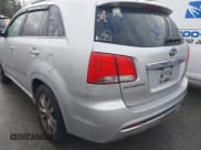 ✅ 2011 Kia Sorento SX • VIN: 5XYKW4A22BG090151 • Lot: 43610908. Wystawiony na IAAI z przebiegiem 192 888 mil. Bezpłatny archiwum sprzedaży aukcyjnych z USA i szczegółowy raport historii pojazdu na DreamBid. Zdjęcie 6.