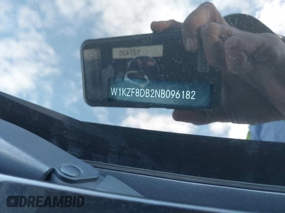 ✅ 2022 Mercedes-Benz E 350 • VIN: W1KZF8DB2NB096182 • Lot: 43758535. Listed on IAAI with 90,993 mi. Free auction sales archive from the USA and detailed vehicle history report at DreamBid. Image 9.