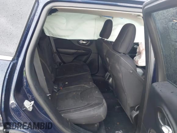 ✅ 2016 Jeep Cherokee Latitude • VIN: 1C4PJMCB5GW162309 • Lot: 43524702. Wystawiony na IAAI z przebiegiem 141 651 mil. Bezpłatny archiwum sprzedaży aukcyjnych z USA i szczegółowy raport historii pojazdu na DreamBid. Zdjęcie 8.