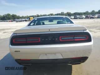 2019 Dodge Challenger SXT z VIN 2C3CDZAG6KH751172, wystawiony jako Copart lot #71007175 z przebiegiem 108 550 mil mil oraz Szkoda całkowita • Salvage title. Historia ofert i sprzedaży dostępna na DreamBid. Obrazek 6.