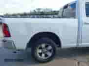 2017 Ram 1500 SLT z VIN 1C6RR6GG4HS676025, wystawiony jako IAAI lot #43585212 z przebiegiem 95 645 mil mil oraz . Historia ofert i sprzedaży dostępna na DreamBid. Obrazek 6.