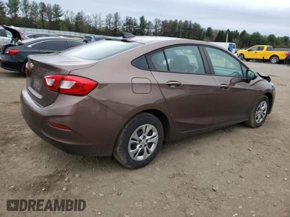 ✅ 2019 Chevrolet Cruze LS • VIN: 1G1BC5SM3K7129947 • Lot: 47478583. Listed on Copart with 110,979 mi. Free auction sales archive from the USA and detailed vehicle history report at DreamBid. Image 3.