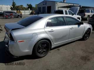 2011 Chevrolet Malibu 1LS z VIN 1G1ZB5E15BF323713, wystawiony jako Copart lot #69056474 z przebiegiem 144 483 mil mil oraz Szkoda całkowita • Salvage title. Historia ofert i sprzedaży dostępna na DreamBid. Obrazek 3.