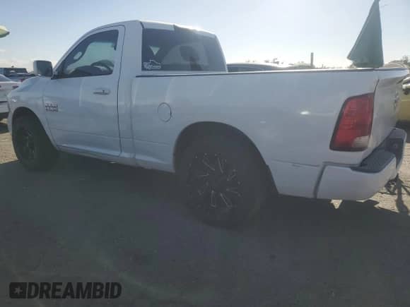 2017 Ram 1500 Tradesman z VIN 3C6JR6AG7HG791523, wystawiony jako Copart lot #71866985 z przebiegiem 182 795 mil mil oraz Szkoda całkowita • Salvage title. Historia ofert i sprzedaży dostępna na DreamBid. Obrazek 2.