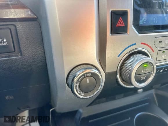 ✅ 2014 Toyota Tundra Limited • VIN: 5TFHW5F13EX365124 • Лот: 92323735. Опубликован ранее на Copart с пробегом 234 296 миль. Бесплатный доступ к архиву аукционных продаж из США и подробный отчёт об истории автомобиля на DreamBid. Изображение 14.