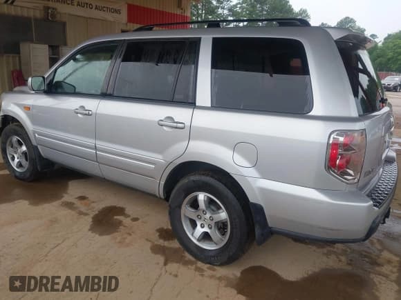 ✅ 2008 Honda Pilot EX-L • VIN: 5FNYF28588B025366 • Lot: 42373042. Listed on IAAI with 209,716 mi. Free auction sales archive from the USA and detailed vehicle history report at DreamBid. Image 3.