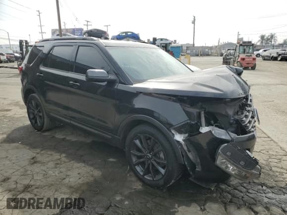 ✅ 2017 Ford Explorer XLT • VIN: 1FM5K7D87HGD55626 • Lot: 92423675. Wystawiony na Copart z przebiegiem 68 302 mil. Bezpłatny archiwum sprzedaży aukcyjnych z USA i szczegółowy raport historii pojazdu na DreamBid. Zdjęcie 4.