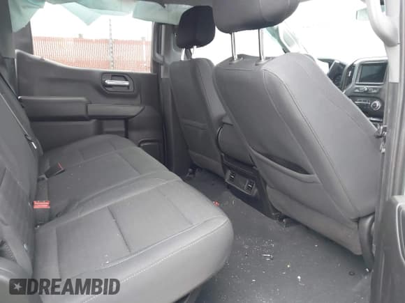 ✅ 2023 Chevrolet Silverado 1500 Custom Trail Boss • VIN: 3GCPDCEK7PG279547 • Lot: 41872652. Wystawiony na IAAI z przebiegiem 17 677 mil. Bezpłatny archiwum sprzedaży aukcyjnych z USA i szczegółowy raport historii pojazdu na DreamBid. Zdjęcie 8.