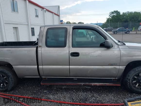 ✅ 2000 Chevrolet Silverado 1500 LS • VIN: 2GCEK19T9Y1331453 • Lot: 42671687. Wystawiony na IAAI z przebiegiem 233 675 mil mil. Skorzystaj z bezpłatnego archiwum sprzedaży aukcyjnych z USA i zobacz szczegółowy raport historii pojazdu na DreamBid. Zdjęcie 13.