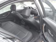 ✅ 2015 BMW 3 Series 320i xDrive • VIN: WBA3C3G51FNS73514 • Lot: 41863615. Wystawiony na IAAI z przebiegiem 133 443 mil. Bezpłatny archiwum sprzedaży aukcyjnych z USA i szczegółowy raport historii pojazdu na DreamBid. Zdjęcie 8.