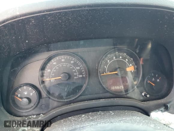 ✅ 2016 Jeep Compass Sport • VIN: 1C4NJCBA7GD675065 • Lot: 82258335. Wystawiony na Copart z przebiegiem 109 825 mil. Bezpłatny archiwum sprzedaży aukcyjnych z USA i szczegółowy raport historii pojazdu na DreamBid. Zdjęcie 9.