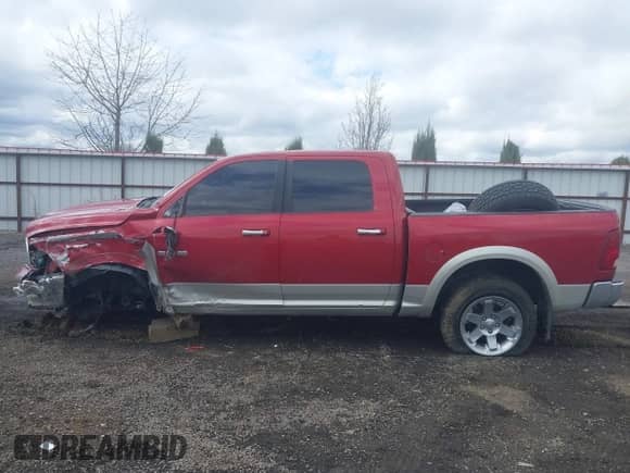 2010 Dodge 1500 Sport z VIN 1D7RV1CT1AS210154, wystawiony jako IAAI lot #41949799 z przebiegiem 147 783 mil mil oraz . Historia ofert i sprzedaży dostępna na DreamBid. Obrazek 15.