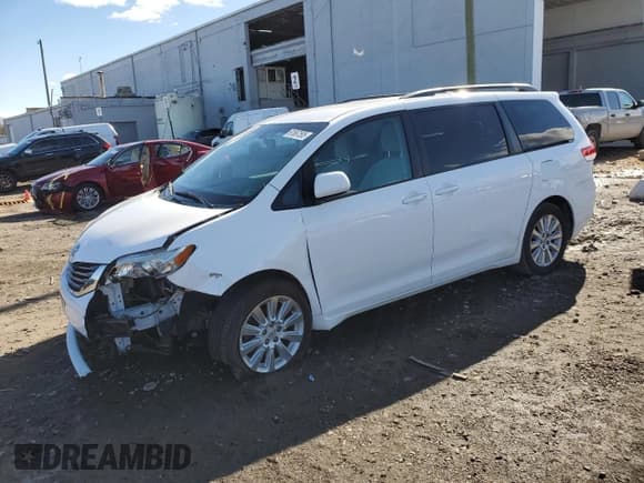 ✅ 2014 Toyota Sienna LE • VIN: 5TDJK3DC7ES091311 • Lot: 91867595. Listed on Copart with 184,311 mi. Free auction sales archive from the USA and detailed vehicle history report at DreamBid. Image 1.