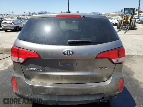 ✅ 2015 Kia Sorento EX • VIN: 5XYKU4A70FG659246 • Lot: 69809785. Wystawiony na Copart z przebiegiem 158 438 mil. Bezpłatny archiwum sprzedaży aukcyjnych z USA i szczegółowy raport historii pojazdu na DreamBid. Zdjęcie 6.