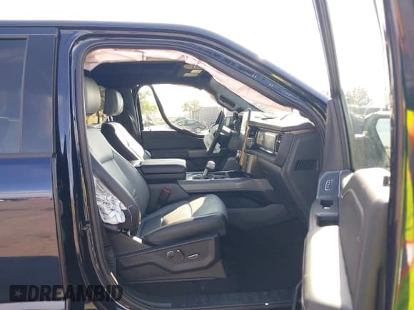 ✅ 2024 Ford F-150 Lightning Lariat • VIN: 1FT6W5L70RWG20209 • Лот: 43541337. Опубликован ранее на IAAI с пробегом 9 054 миль. Бесплатный доступ к архиву аукционных продаж из США и подробный отчёт об истории автомобиля на DreamBid. Изображение 5.