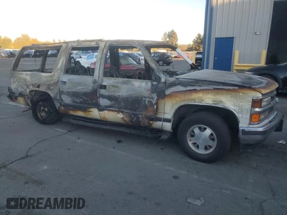 ✅ 1999 Chevrolet Suburban • VIN: 3GNEC16R5XG109155 • Lot: 79766644. Wystawiony na Copart z przebiegiem Nie podano. Bezpłatny archiwum sprzedaży aukcyjnych z USA i szczegółowy raport historii pojazdu na DreamBid. Zdjęcie 4.