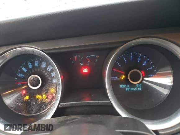 2014 Ford Mustang V6 с VIN 1ZVBP8EM5E5205674, выставлен на аукционе Copart как лот 82221475 с пробегом 85 170 миль миль и Списание • Salvage title. История ставок и продаж доступна на DreamBid. Изображение 9.