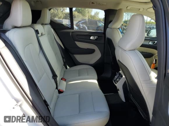 ✅ 2024 Volvo XC40 Ultimate Bright Theme • VIN: YV4L12UF8R2341133 • Lot: 52930115. Listed on Copart with 14,022 mi. Free auction sales archive from the USA and detailed vehicle history report at DreamBid. Image 11.