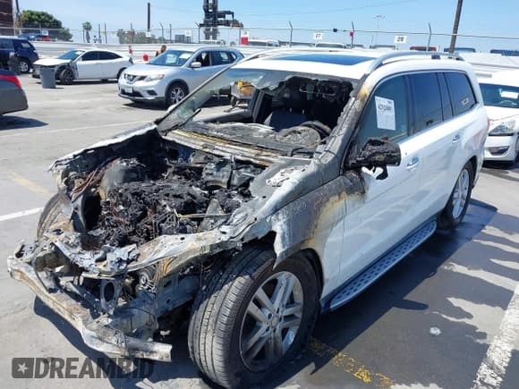 ✅ 2016 Mercedes-Benz GL 450 • VIN: 4JGDF6EE3GA697509 • Lot: 42326881. Listed on IAAI with Not provided. Free auction sales archive from the USA and detailed vehicle history report at DreamBid. Image 6.