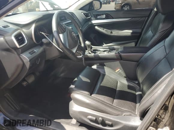 ✅ 2018 Nissan Maxima Platinum • VIN: 1N4AA6AP1JC375899 • Lot: 71893405. Listed on Copart with 109,707 mi. Free auction sales archive from the USA and detailed vehicle history report at DreamBid. Image 7.