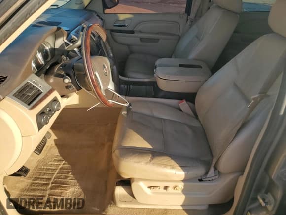 ✅ 2011 Cadillac Escalade • VIN: 1GYS4EEJ2BR258900 • Lot: 92116815. Listed on Copart with 247,461 mi. Free auction sales archive from the USA and detailed vehicle history report at DreamBid. Image 7.
