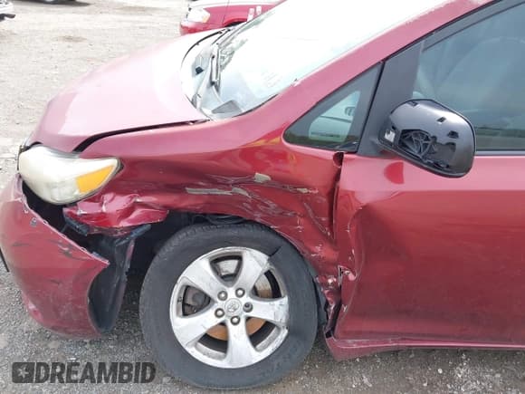 ✅ 2012 Toyota Sienna • VIN: 5TDZK3DC1CS197463 • Лот: 43326344. Опубликован ранее на IAAI с пробегом 126 289 миль. Бесплатный доступ к архиву аукционных продаж из США и подробный отчёт об истории автомобиля на DreamBid. Изображение 6.