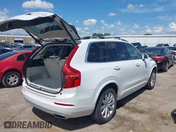 ✅ 2016 Volvo XC90 T6 Momentum • VIN: YV4A22PK3G1013019 • Лот: 42517655. Опубликован ранее на IAAI с пробегом 113 934 миль. Бесплатный доступ к архиву аукционных продаж из США и подробный отчёт об истории автомобиля на DreamBid. Изображение 4.