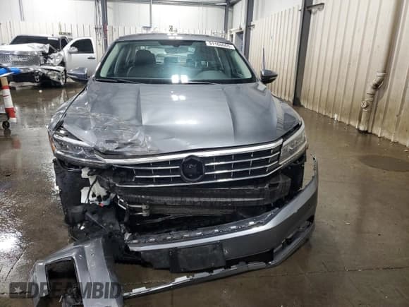 ✅ 2017 Volkswagen Passat SE • VIN: 1VWGT7A3XHC075710 • Lot: 91100665. Listed on Copart with 71,224 mi. Free auction sales archive from the USA and detailed vehicle history report at DreamBid. Image 5.