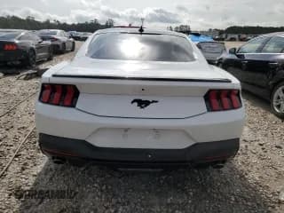 ✅ 2024 Ford Mustang EcoBoost • VIN: 1FA6P8TH8R5117160 • Lot: 63785094. Wystawiony na Copart z przebiegiem 4 784 mil. Bezpłatny archiwum sprzedaży aukcyjnych z USA i szczegółowy raport historii pojazdu na DreamBid. Zdjęcie 6.