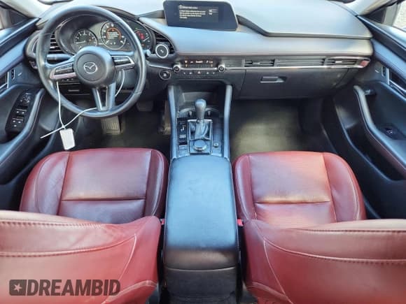 ✅ 2023 Mazda 3 S Preferred • VIN: 3MZBPACM6PM371760 • Lot: 84374645. Wystawiony na Copart z przebiegiem 164 841 mil. Bezpłatny archiwum sprzedaży aukcyjnych z USA i szczegółowy raport historii pojazdu na DreamBid. Zdjęcie 8.