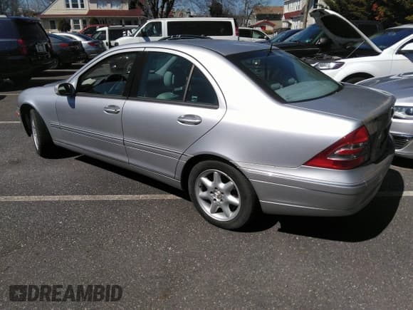 ✅ 2002 Mercedes-Benz C 230/260/280/320 • VIN: WDBRF61J12F251513 • Lot: 41889136. Wystawiony na IAAI z przebiegiem 24 707 mil. Bezpłatny archiwum sprzedaży aukcyjnych z USA i szczegółowy raport historii pojazdu na DreamBid. Zdjęcie 3.