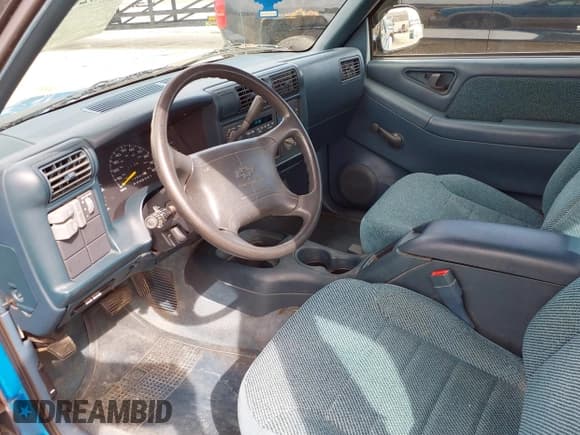 ✅ 1995 Chevrolet S-10 LS • VIN: 1GCCS19Z4SK107915 • Лот: 41826911. Опубликован ранее на IAAI с пробегом 128 319 миль. Бесплатный доступ к архиву аукционных продаж из США и подробный отчёт об истории автомобиля на DreamBid. Изображение 5.