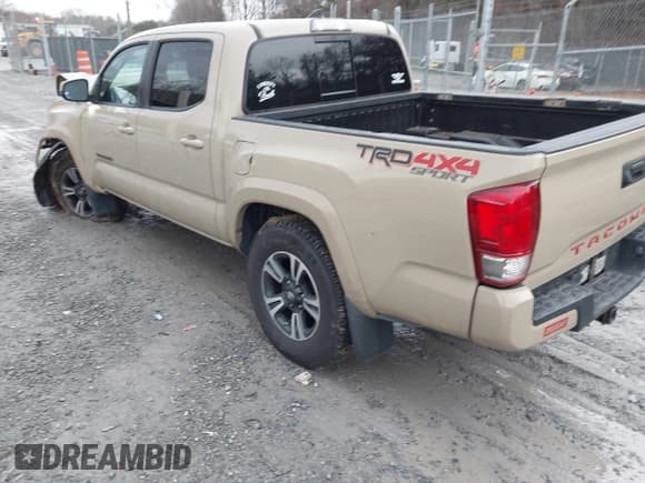 ✅ 2017 Toyota Tacoma SR5 • VIN: 5TFCZ5AN4HX068136 • Lot: 43817844. Listed on IAAI with 134,846 mi. Free auction sales archive from the USA and detailed vehicle history report at DreamBid. Image 3.