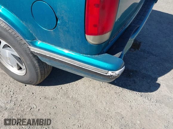 ✅ 1995 Chevrolet Blazer • VIN: 1GNDT13W3S2177106 • Lot: 43220738. Wystawiony na IAAI z przebiegiem 157 259 mil. Bezpłatny archiwum sprzedaży aukcyjnych z USA i szczegółowy raport historii pojazdu na DreamBid. Zdjęcie 13.