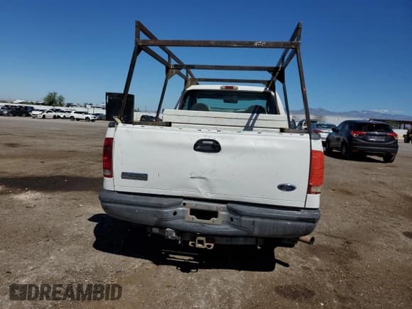 ✅ 2005 Ford F-250 XL • VIN: 1FTNF20535EA28736 • Lot: 84588945. Wystawiony na Copart z przebiegiem 226 693 mil. Bezpłatny archiwum sprzedaży aukcyjnych z USA i szczegółowy raport historii pojazdu na DreamBid. Zdjęcie 6.