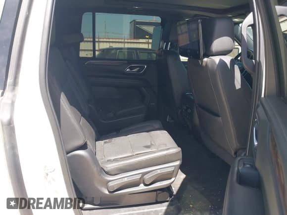 ✅ 2021 Chevrolet Suburban LT • VIN: 1GNSKCKD8MR431554 • Lot: 42774823. Wystawiony na IAAI z przebiegiem 84 653 mil. Bezpłatny archiwum sprzedaży aukcyjnych z USA i szczegółowy raport historii pojazdu na DreamBid. Zdjęcie 8.