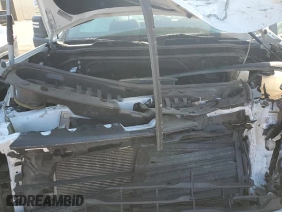 ✅ 2025 Chevrolet Silverado 2500HD • VIN: 1GC0KLE71SF192028 • Lot: 71370845. Wystawiony na Copart z przebiegiem 15 609 mil. Bezpłatny archiwum sprzedaży aukcyjnych z USA i szczegółowy raport historii pojazdu na DreamBid. Zdjęcie 11.