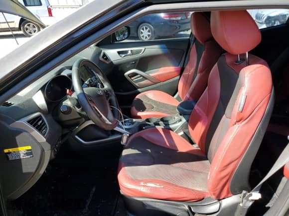 2012 Hyundai Veloster w/Red Int z VIN KMHTC6AD2CU041098, wystawiony jako Copart lot #71175754 z przebiegiem 131 908 mil mil oraz Czysty tytuł • Clean title. Historia ofert i sprzedaży dostępna na DreamBid. Obrazek 7.