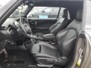 ✅ 2017 MINI Convertible Cooper S • VIN: WMWWG9C30H3C81324 • Lot: 48040275. Wystawiony na Copart z przebiegiem 54 155 mil. Bezpłatny archiwum sprzedaży aukcyjnych z USA i szczegółowy raport historii pojazdu na DreamBid. Zdjęcie 7.