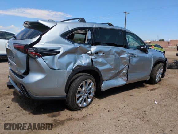 ✅ 2025 Toyota Highlander LE • VIN: 5TDKDRAH3SS555482 • Лот: 67095145. Опубликован ранее на Copart с пробегом 8 436 миль. Бесплатный доступ к архиву аукционных продаж из США и подробный отчёт об истории автомобиля на DreamBid. Изображение 3.